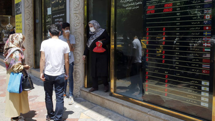 Задължително носене на маски в Иран след голям брой починали от COVID-19